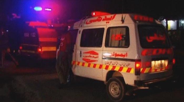 کراچی: ناظم آباد میں ٹریفک حادثے میں 2 لڑکیاں جاں بحق، ایک لڑکا زخمی 