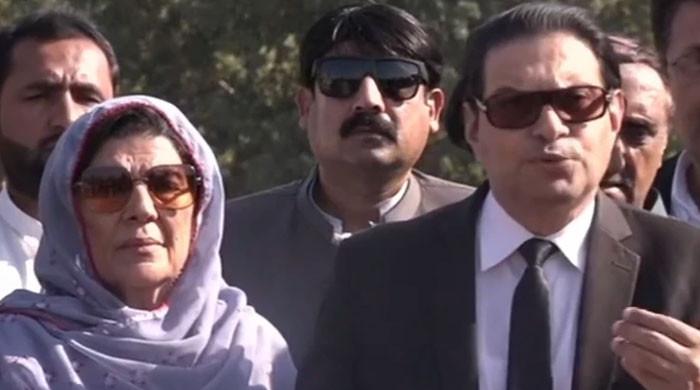 عمران خان کی بہنیں سیاسی معاملات کو نہیں سمجھتیں، علیمہ خان کی باتوں سے شدید اختلاف ہے: سلمان راجہ