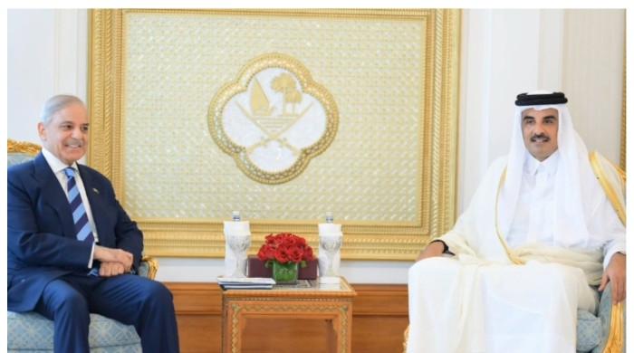 وزیراعظم شہباز شریف سعودیہ کا دورہ مکمل کرکے قطر پہنچ گئے، امیر قطر سے ملاقات