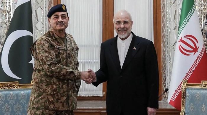 فیلڈ مارشل عاصم منیر کی تہران میں ایرانی پارلیمنٹ کے اسپیکر باقر قالیباف سے ملاقات