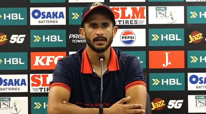 ہم کچے  پھل کی طرح نوجوان کھلاڑیوں کو  وقت  سے  پہلے کھلادیتے  ہیں، حسن علی 