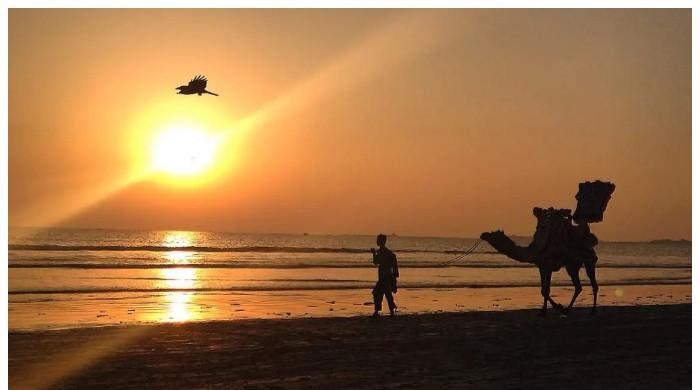 کراچی میں آئندہ 24 گھنٹوں کے دوران دن میں موسم گرم رہنے کا امکان