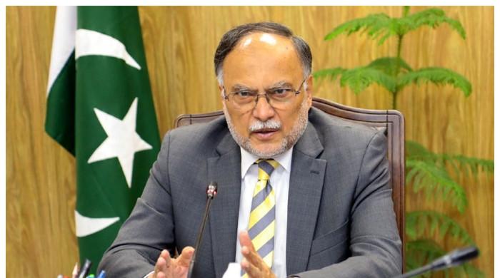 اللہ نے وزیراعظم اور فیلڈ مارشل کی قیادت میں پاکستان کا پرچم پوری دنیا میں بلند کردیا: احسن اقبال