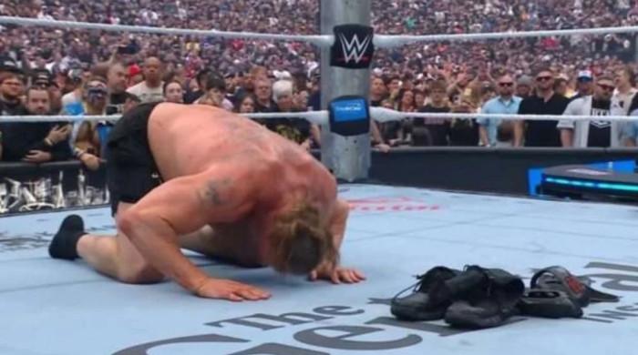 ڈبلیو ڈبلیو ای کے معروف لیجنڈ ریسلر نے ریسلنگ کی دنیا کو خیرباد کہہ دیا