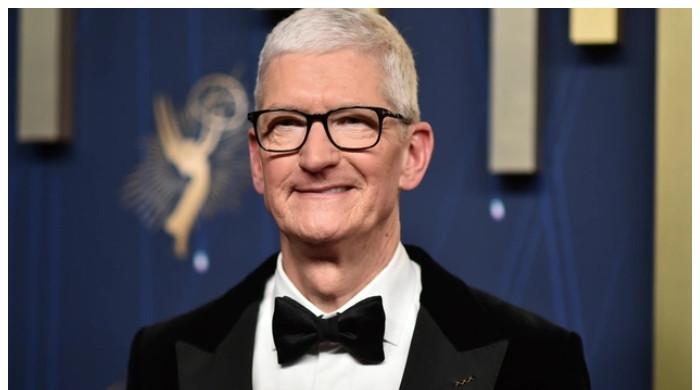 آئی فون بنانے والی کمپنی ایپل کے چیف ایگزیکٹو افسر ٹم کُک کا مستعفی ہونے کا فیصلہ