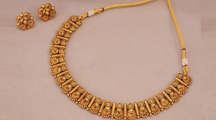 سونے کی قیمت میں دوسرے روز بھی بڑی کمی ، فی تولہ کتنے کاہوگیا؟