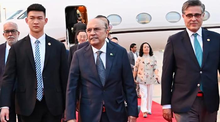 صدر مملکت آصف علی زرداری 5 روزہ دورے پر چین پہنچ گئے