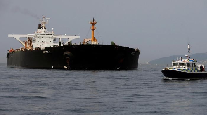 ایران کے پاس زمین کے علاوہ بڑے بحری جہازوں میں بھی تیل ذخیرہ کرنے کی صلاحیت موجود ہے: ماہرین