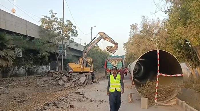 کراچی کا یونیورسٹی روڈ کب تک بنے گا ؟ سندھ ہائیکورٹ نے تاریخ مانگ لی