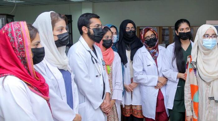 ملک  بھرکے میڈیکل اور ڈینٹل کالجزکو ذہنی صحت کی اسکریننگ نافذکرنےکی ہدایت