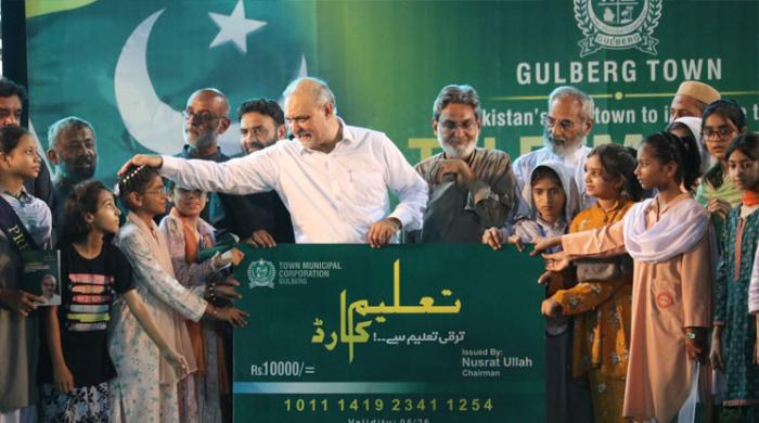 حافظ نعیم الرحمان  نےکراچی میں ملک کے پہلے تعلیم کارڈ کا اجراء کردیا