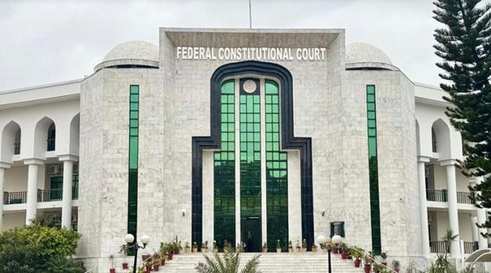 کراچی میں رہائشی پلاٹوں کی کیٹیگری کمرشل میں تبدیل کرنے کی پابندی کا فیصلہ واپس