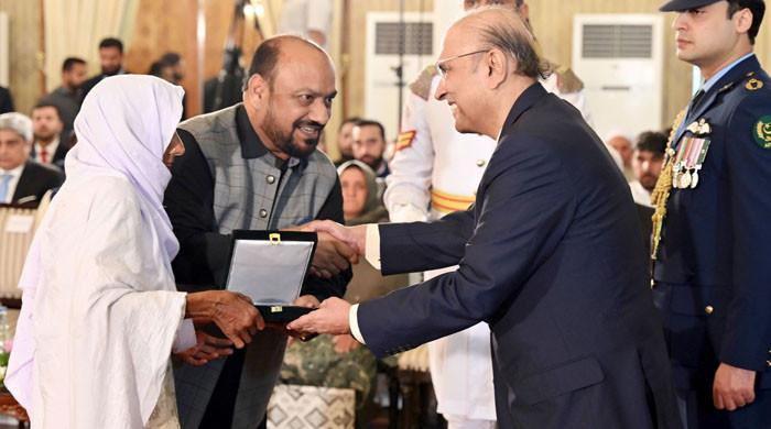 لیاقت شہیدکی قربانی کا قومی سطح پر اعتراف، ستارہ شجاعت سے نوازاگیا، ایوارڈ شہید کی والدہ نے وصول کیا
