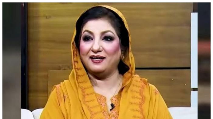 'بیٹی کی قبر پر جاتی ہوں تو معافیاں مانگتی ہوں'، عشرت فاطمہ نے زندگی کا دکھ بھرا لمحہ سنادیا