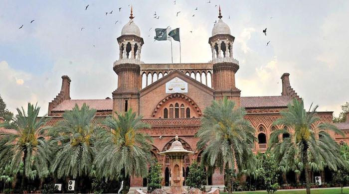 پنجاب کے تعلیمی اداروں میں موسم گرماکی 3 ماہ کی چھٹیاں دینے کا اقدام ہائیکورٹ میں چیلنج