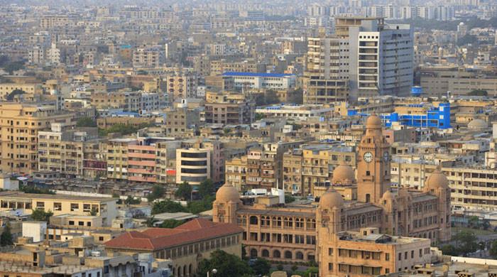 سڑکوں اور رہائشی علاقوں کی بڑھتی کمرشلائزیشن، کراچی کیلئے خطرے کی گھنٹی