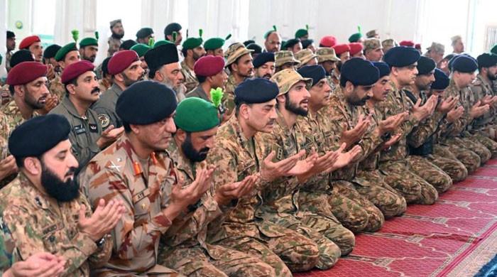 فیلڈ مارشل کا عیدالاضحیٰ کےموقع پر ژوب میں مغربی سرحدوں پراگلےمورچوں کادورہ،جوانوں کےساتھ عیدمنائی