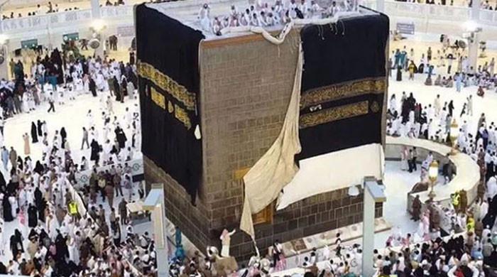نیا غلاف کعبہ کلید بردارِکعبہ کےحوالے، یکم محرم کو تبدیل کیا جائے گا