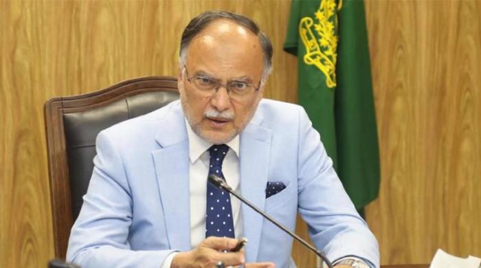 ملک میں ترقیاتی منصوبوں کیلئے وسائل میں مسلسل کمی ہورہی ہے: احسن اقبال