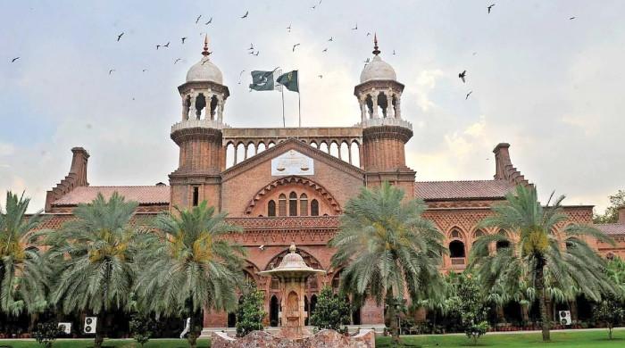 لاہور ہائیکورٹ: بجلی، گیس کی لوڈشیڈنگ سے متعلق درخواست مسترد، درخواستگزارپر جرمانہ عائد