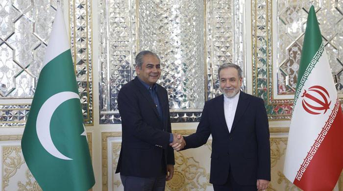 محسن نقوی کی ایرانی وزیر خارجہ سے ملاقات، دو طرفہ تعلقات پر تبادلہ خیال