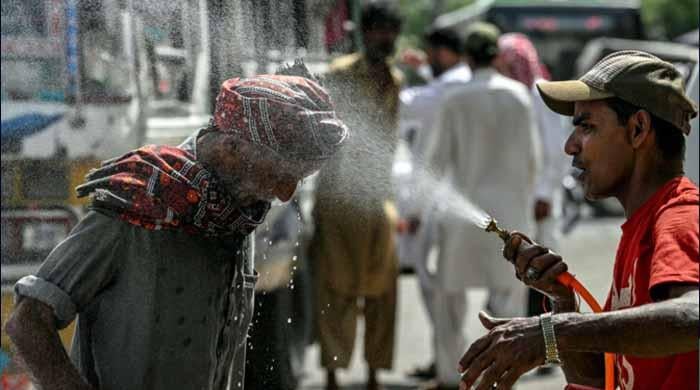 کراچی میں کل سے شدید گرمی کی پیشگوئی، پارہ 42 تک جانے کا خدشہ