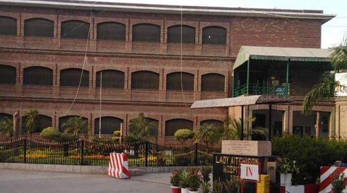 لاہور لیڈی ایچیسن اسپتال کی ایم ایس نے پرائیویٹ بلاک مریضوں کے بجائے اپنی ساس کیلئے مختص کردیا
