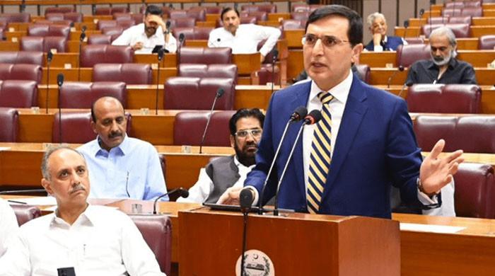 بیرسٹر گوہر نے کل تک عمران خان سے ملاقات  نہ کرانے کی صورت میں بجٹ اجلاس سے بائیکاٹ کی دھمکی دیدی