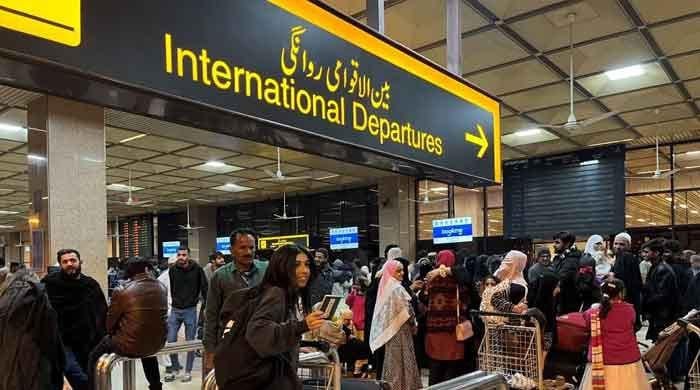 گزشتہ مالی سال مزید 8 لاکھ پاکستانی روزگار کیلئے بیرون ملک چلے گئے: اقتصادی سروے