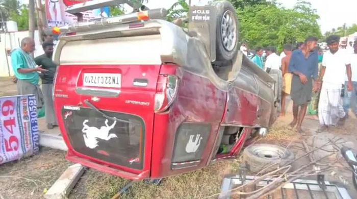 بھارت: نشے میں دھت ڈرائیور نے اسکول سے گھر جاتے ہوئے 3 بچوں کو کچل ڈالا