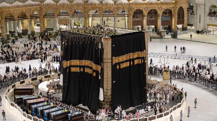 مسجد الحرام میں غلاف کعبہ کی تبدیلی کے روح پرور مناظر