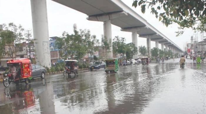 لاہور، فیصل آباد سمیت کئی شہروں میں طوفانی بارش، مختلف حادثات میں 5 افراد جاں بحق، متعدد زخمی