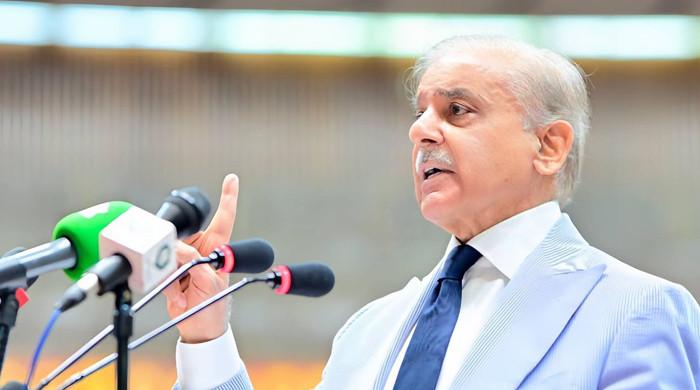 وزیر اعظم نے پیٹرول اور ڈیزل کی قیمتوں میں بڑی کمی کا اعلان کردیا