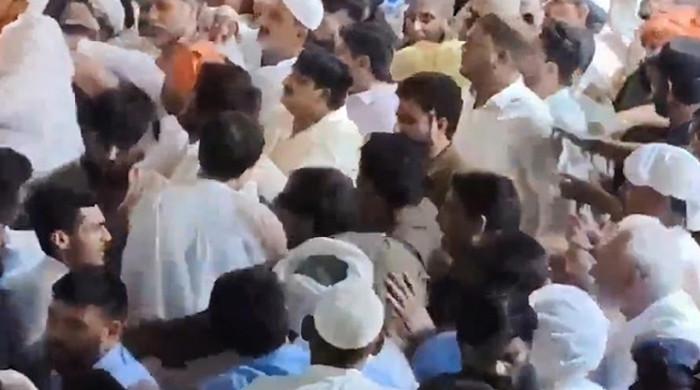 پاکپتن: بابا فرید گنج شکر کے عرس کی تقریبات میں بھگدڑ مچنے سے 80 سے زائد افراد زخمی