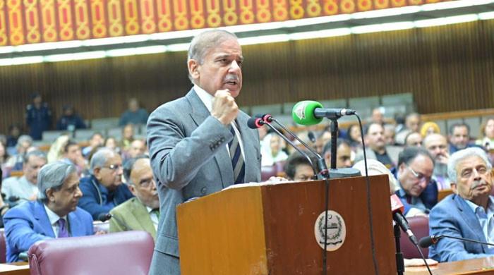 ایرانی صدر تشریف لارہے ہیں، آج اختلافی معاملات پر بات کرنے کا دن نہیں: وزیراعظم کا اپوزیشن کو مشورہ