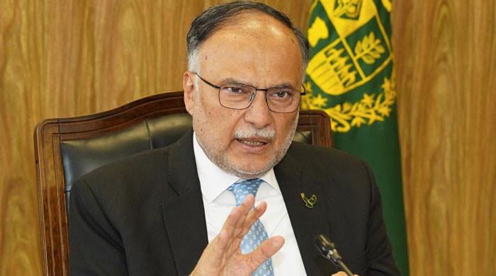 پاکستان مخالف گمراہ کن پروپیگنڈا کرنیوالوں سے کوئی رعایت نہیں ہوگی: احسن اقبال
