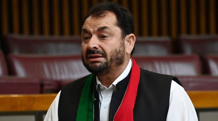 پی ٹی آئی نے رکن قومی اسمبلی اقبال آفریدی کو شوکاز جاری کر دیا، 7 روز میں جواب طلب