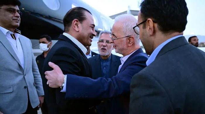 فیلڈ مارشل عاصم منیر ایران پہنچ گئے، آیت اللہ خامنہ ای کے جنازے میں شریک ہوں گے
