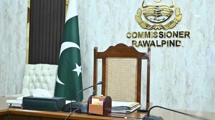 راولپنڈی میں بڑی انتظامی تبدیلیاں:کمشنر، ڈپٹی کمشنر کے تبادلے، سی پی او کو بھی عہدے سے ہٹا دیا گیا