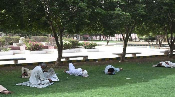 کراچی میں آئندہ 3 روز موسم گرم رہیگا، سندھ کے مختلف علاقوں میں آج سے بارش کا امکان