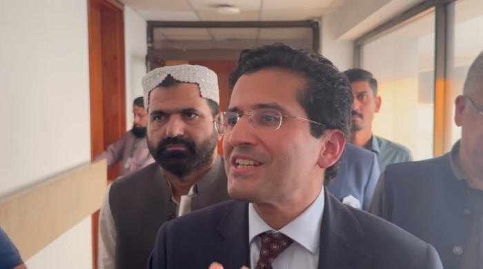 پیٹرول پیچھے سے ہی مہنگا آ رہا، عالمی مارکیٹ میں قیمت کم ہوگی تو فائدہ عوام کو منتقل کرینگے: وزیر پیٹرولیم