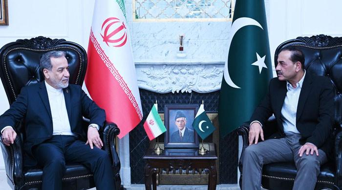 ایرانی وزیرخارجہ کا فیلڈ مارشل عاصم منیر سے رابطہ، امریکی حملوں کو اسلام آباد مفاہمتی یادداشت کی خلاف ورزی قرار دیدیا
