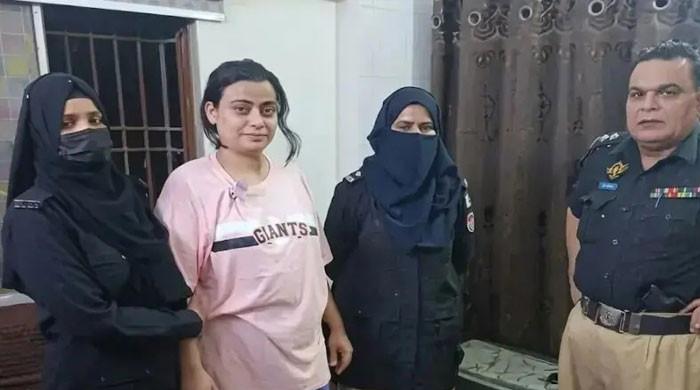 منشیات اسمگلنگ کیس: ملزمہ پنکی نارمل کپڑے منگواکر پہن سکتی ہے ہمیں اعتراض نہیں، ویمن جیل سپرنٹنڈنٹ