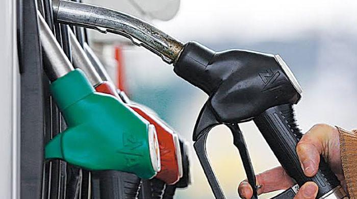 ایک ہفتے میں پیٹرول پر لیوی 15 روپے 86 پیسے بڑھا دی گئی