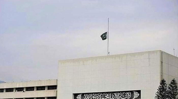 پاکستان کا سابق امیر قطر کے انتقال پرکل یوم سوگ کا اعلان، قومی پرچم سرنگوں رہےگا