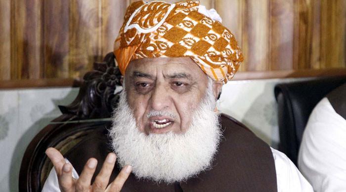 فوج سے متعلق تقریر پر اندراج مقدمہ کی درخواست، فضل الرحمان کو نوٹس جاری