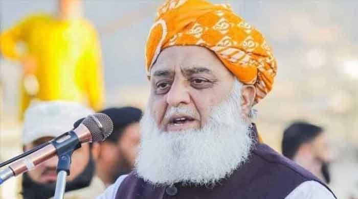 کالعدم عوامی ایکشن کمیٹی فی الحال کسی بھی اقدام سے گریز کرے، پیشرفت کیلئے چند روز کی مہلت دے: مولانا فضل الرحمان