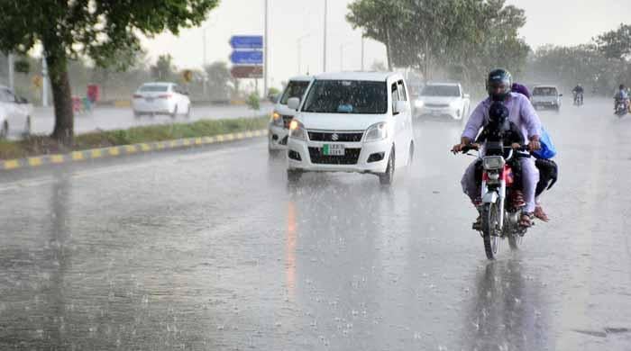 آئندہ چند روز میں ملک کے مختلف علاقوں میں آندھی اور گرج چمک کے ساتھ بارشوں کا امکان