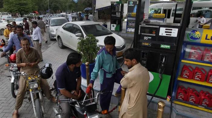 پیٹرول پر 124.73، ڈیزل پر 112.65 روپے لیوی اور ٹیکس وصولی