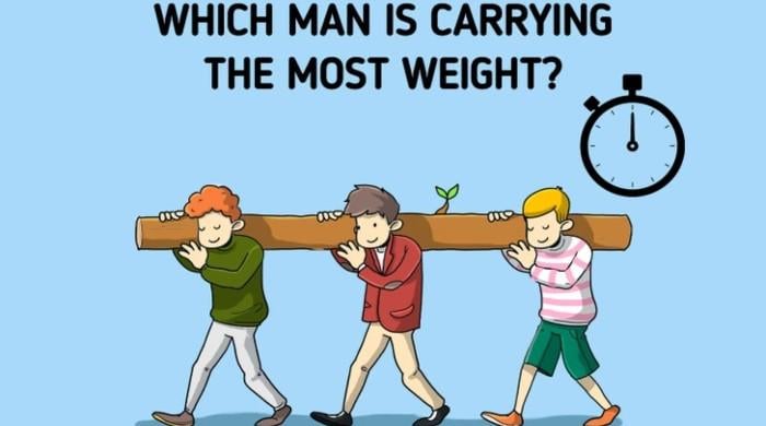 اس تصویر میں کس شخص نے زیادہ وزن اٹھایا ہوا ہے؟